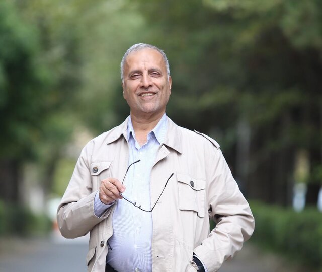 {{ speaker.firstName }} {{speaker.lastName}}